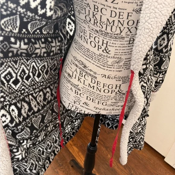 Secret Treasures Soft Comfy Robe With Hearts - Picture 9 of 13